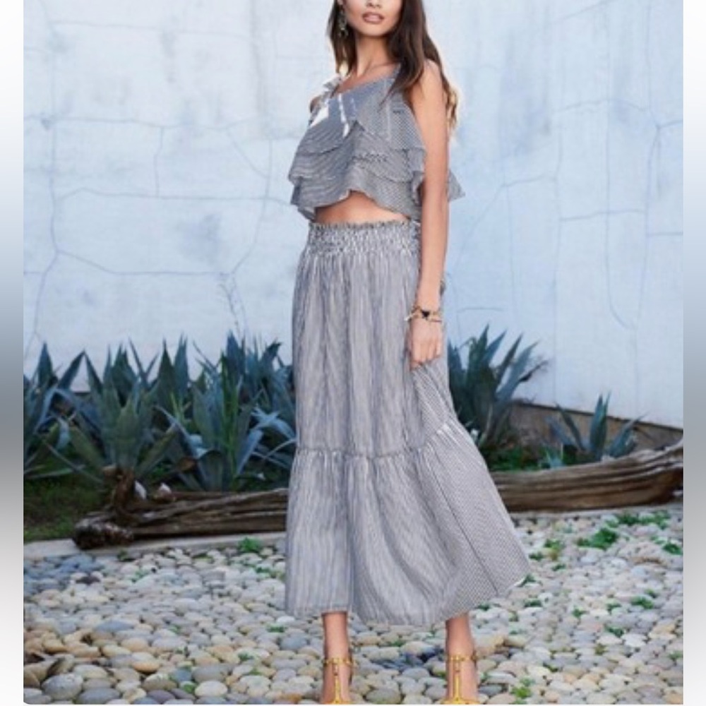 Great Navy Blue/White Stripe Paper Bag elastic Waist midi Tiered Skirt Medium